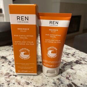 Ren Radiance Pha Exfoliating Facial